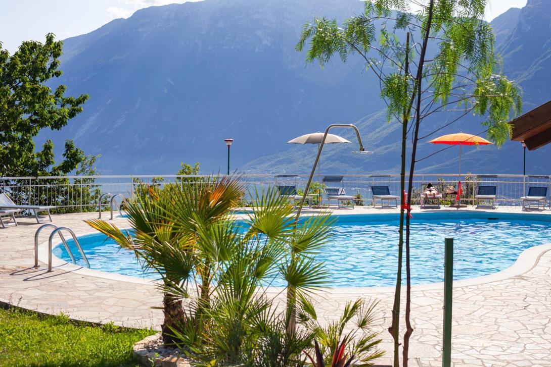 Residence Hotel Maxi Limone sul Garda Exteriör bild