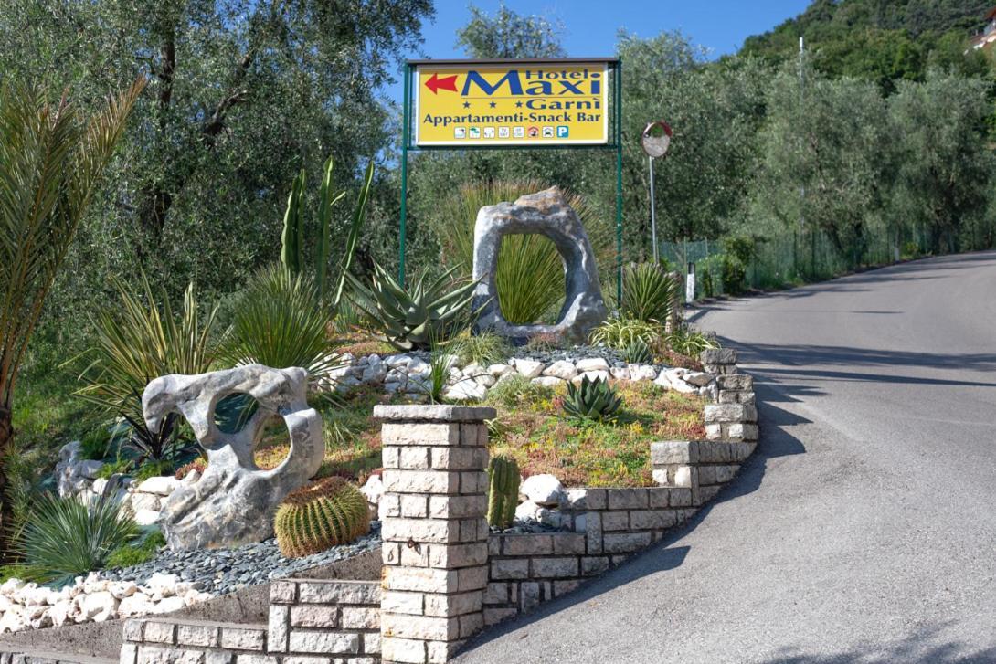 Residence Hotel Maxi Limone sul Garda Exteriör bild