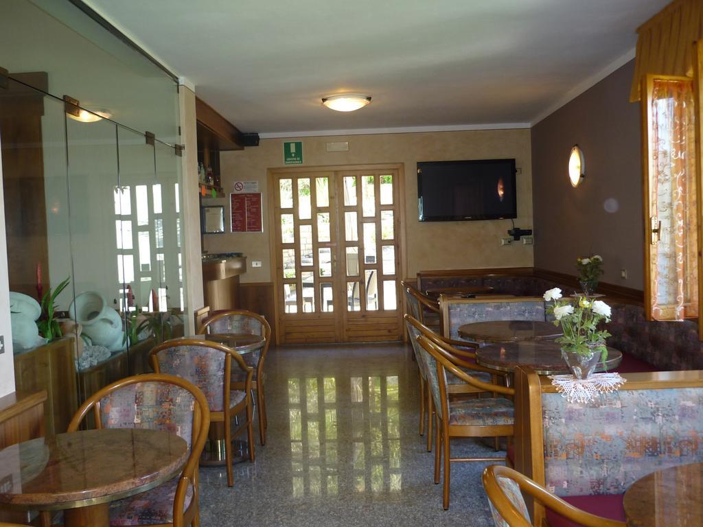 Residence Hotel Maxi Limone sul Garda Exteriör bild