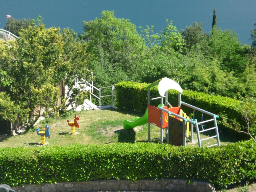 Residence Hotel Maxi Limone sul Garda Exteriör bild