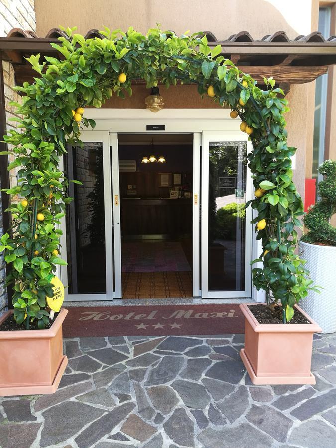 Residence Hotel Maxi Limone sul Garda Exteriör bild