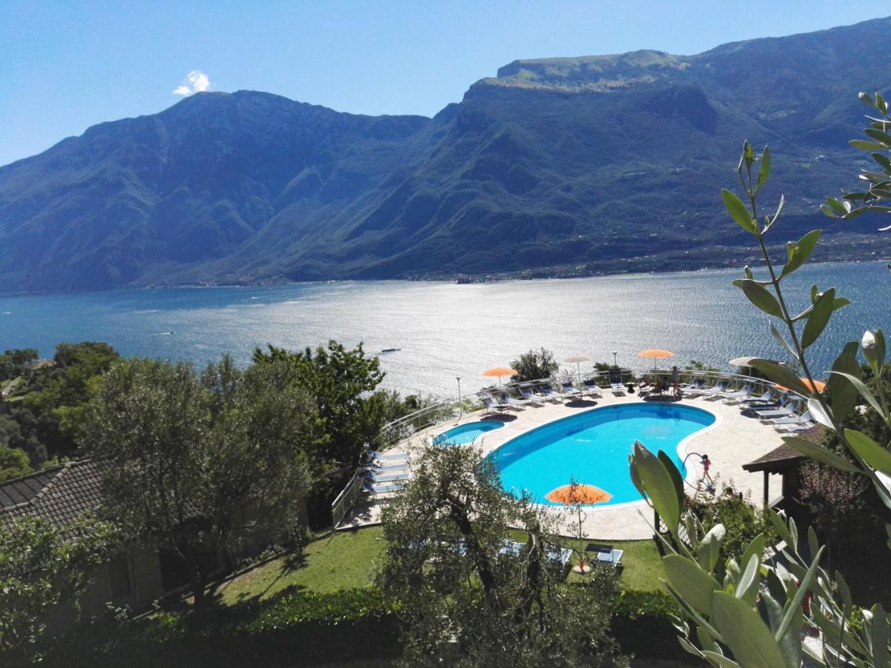 Residence Hotel Maxi Limone sul Garda Exteriör bild