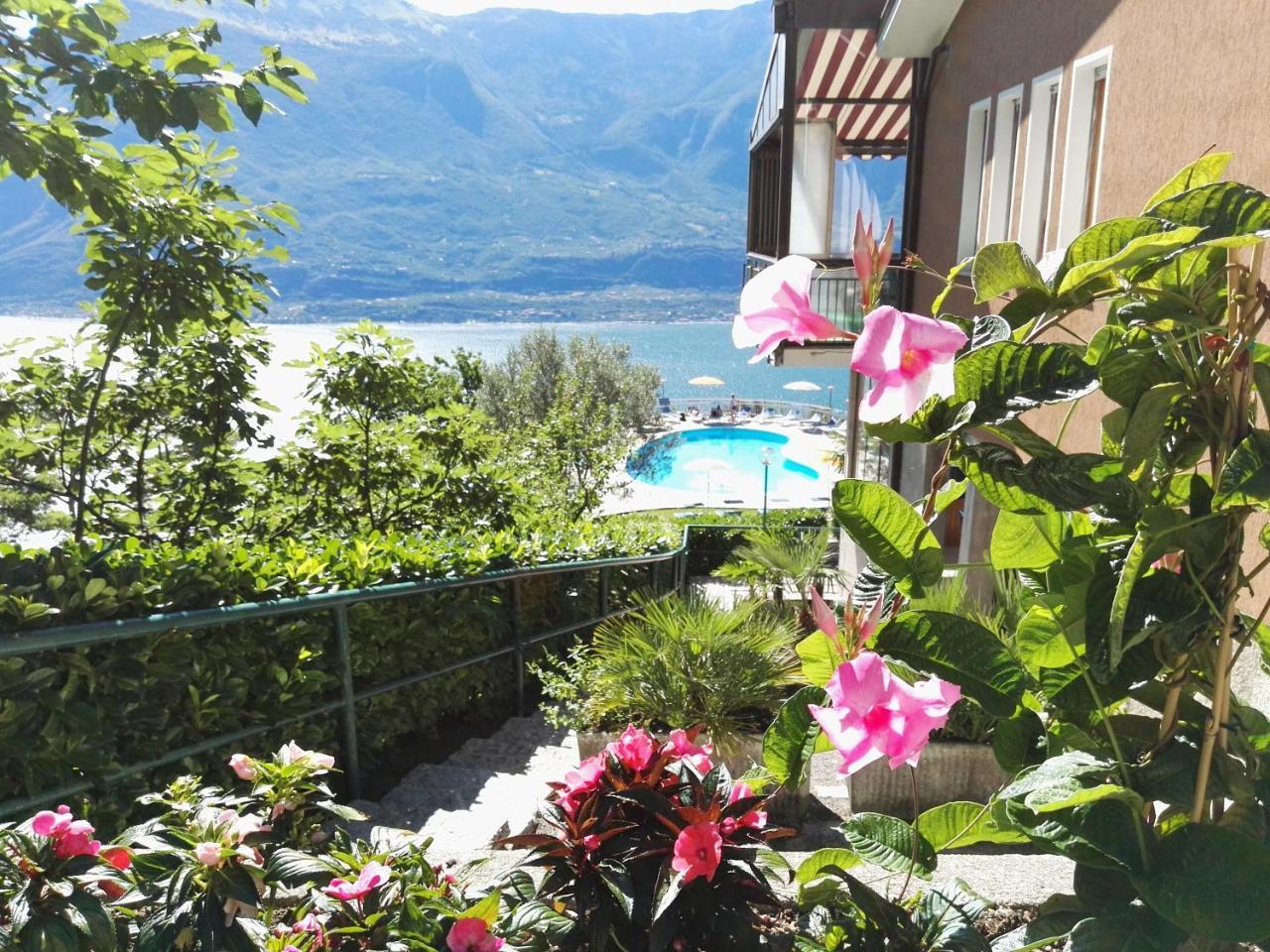 Residence Hotel Maxi Limone sul Garda Exteriör bild